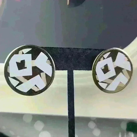 Vintage Avon 1980s earrings Gold-toned with white - Picture 8 of 12